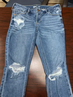 Old Navy Rockstar Low Rise Super Skinny Distressed Jeans Size 8 thumbnail 2