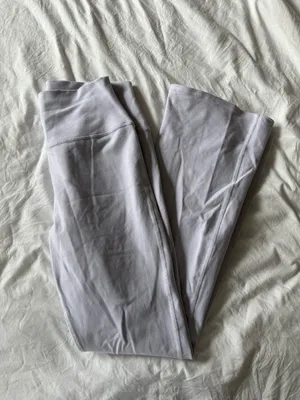 Alo Yoga Airbrush High-Waisted 7/8 Bootcut Leggings thumbnail 3