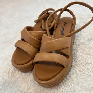 Free People Harper Platform Puffy Ankle Strap Sandal Leather Tan 39.5 Boho Indie thumbnail 5
