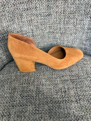 Franco Sarto Suede Block Heel Pump Size 8.5 in Saddle Brown Suede thumbnail 6