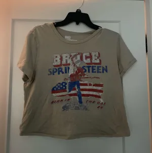 baby tee Tan Size XL thumbnail 1