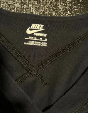 Nike Womens medium  T-shirt thumbnail 3