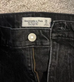 Abercrombie Ultra High Rise 90s Jeans thumbnail 4