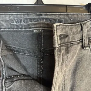 Women’s American Eagle Mom Jean Black Jeans Straight Leg Size 8 Preowned thumbnail 6