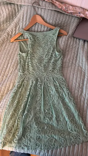 Alya Green Lace Dress thumbnail 2