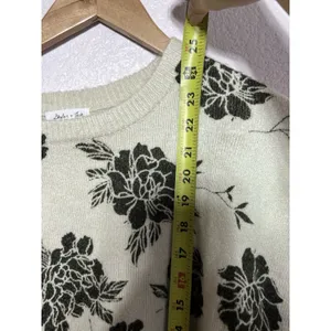 Skylar + Jade Sweater Women Medium Cream Gray Floral Knit Long Sleeve Sèzane thumbnail 7