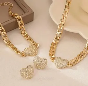 Sparkling Gold Heart Jewelry Set thumbnail 2