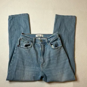 Abercrombie & Fitch Curve Love Ultra High Rise Ankle Straight Jeans thumbnail 3
