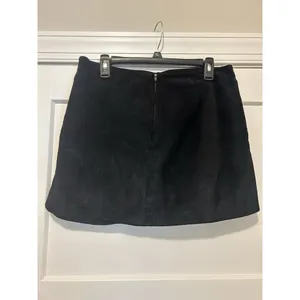 Women’s Y2K Dollhouse Black Leather Suede Lined Mini Skirt Size Large Zip Back thumbnail 3