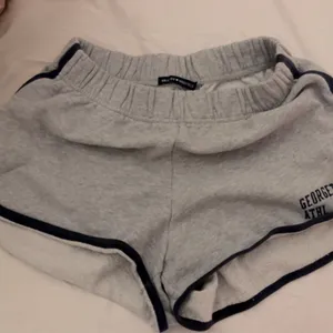 BRANDY MELVILLE SHORTS thumbnail 1