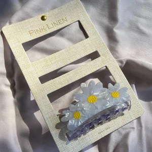 Flower hair claw White thumbnail 1