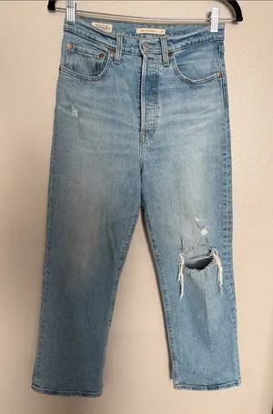 Levi’s ribcage straight jeans in size 27 thumbnail 1
