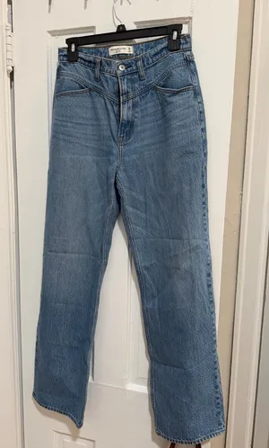 Abercrombie High-Rise Jeans thumbnail 1