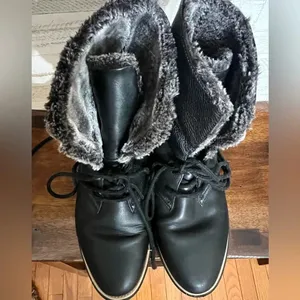 Clarks Womens Sharon Pearl Boots. Fuzzy, comfortable and warm. Size 9 thumbnail 6