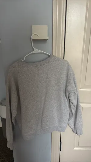 H&M Crewneck thumbnail 2