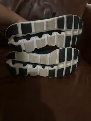 On Cloud Shoes thumbnail 2