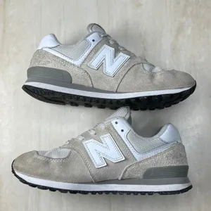 New Balance 574 Classic Grey White Suede Mesh Sneakers PC574EVW Womens 3 thumbnail 7