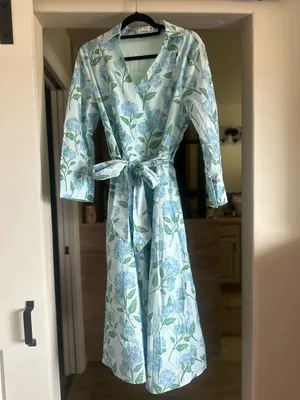 Light Blue Floral Midi Dress with V-Neck thumbnail 2