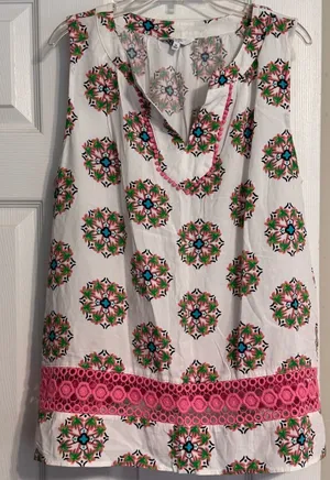 Crown & Ivy Pink Green Floral Print Pink Crochet Eyelet Trim Sleeveless Blouse M thumbnail 1