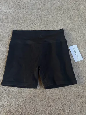 NWT Athleta Recharge Seamless 6” Biker Shorts – Size Large thumbnail 2