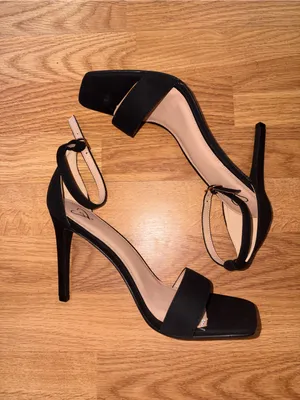 NIB-Windsor BOBO-2 heels with ankle strap thumbnail 3