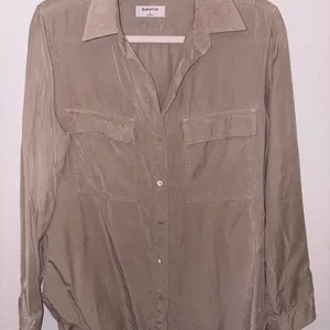 Babaton Aritzia Beige Long Sleeve Button Up Blouse thumbnail 4