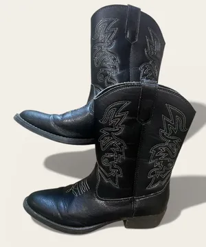 Size 3 Black leather cowboy boots with white stitching Used Like New Condition, Offers Welcome #western #cowboyboots #431 thumbnail 2