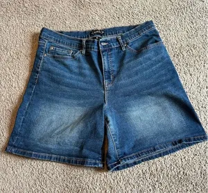 Nanette Lepore Women's Boyfriend Denim Shorts Size 8 Blue High-Rise 5" EUC thumbnail 1