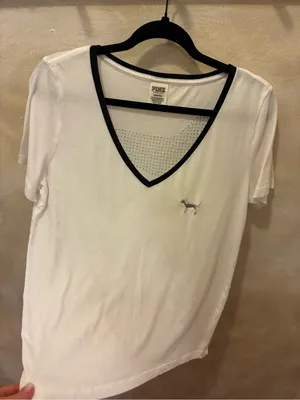 PINK Victoria’s Secret White V-Neck Tee with Black Trim Size Large thumbnail 4