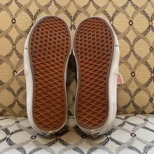 VANS Chalk Pink Knotted Sneakers $90 EUC Wmn 8; Men 6.5 thumbnail 6