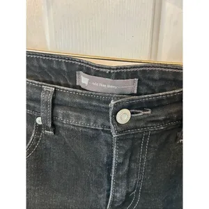 Levi’s black skinny mid rise pants size 6M stylish black jeans thumbnail 2