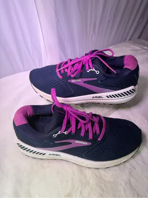 Brooks Ariel Women's Running Shoe - Navy with Pink Accents thumbnail 3