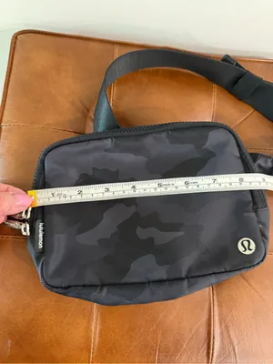 Lululemon Everywhere Large Camo Belt Bag 2L Grey Black Camouflage Unisex thumbnail 14