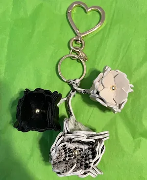 Flower shaped key chain by Victoria Secret thumbnail 1