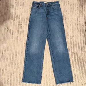 Levis Ribcage Straight Ankle Jeans 29 Medium Wash Button Fly Raw Hem High Rise thumbnail 2