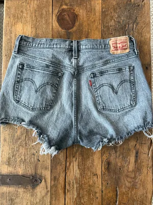Levis 501 Gray Cutoff Jean Shorts Size 33 thumbnail 3