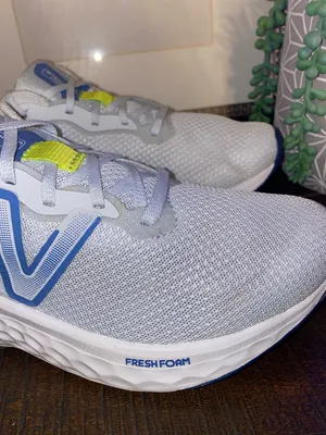 New Balance Fresh Foam Arishi 4 Women's Running Sneakers Size 9 thumbnail 3