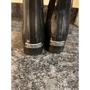 Juicy Couture Black Rain Boots Rubber Women's Ankle Black Size 7 Goth Witchy Y2K thumbnail 3