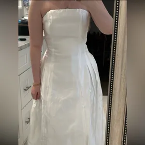 Lulu's Strapless White Wedding Gown thumbnail 5