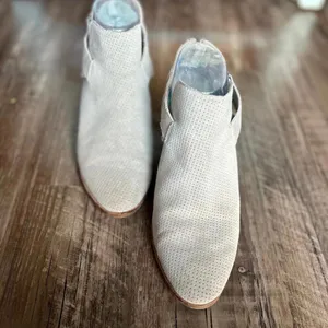 Dolce Vita Tan Heeled Ankle Booties - Size 8 Women’s thumbnail 2