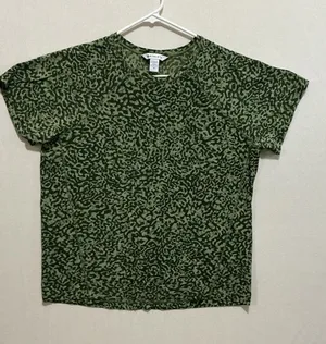 Athleta Olive Green Camo-Pattern Short Sleeve Tee thumbnail 1