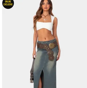 White crop top thumbnail 4