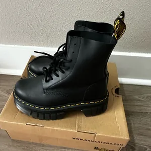 Dr. Martens‎ Audrick 8 Eye Nappa Leather Lace Up Boots 6 NWT thumbnail 7