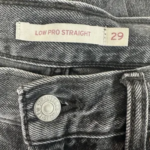 Levi's Low Pro Straight Jeans Womens 29 Black Wash Denim 90s Style 100% Cotton thumbnail 5