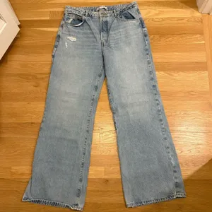 Zara Wide Leg Light Wash Jeans Size 12 thumbnail 1
