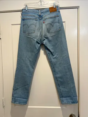 Levi’s wedgie straight Jeans with Distressed Knee size 28/28. thumbnail 7