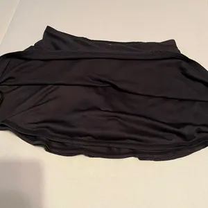 Kyodan‎ black active skorts. Size medium. Preowned in good condition thumbnail 2