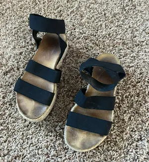 Steve Madden Sandals thumbnail 1