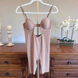 SKIMS Deep Plunge Shapewear Mid Thigh Bodysuit Clay Medium NWOT thumbnail 3