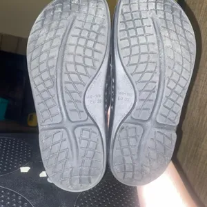 Oofos black sandals size 8 thumbnail 4